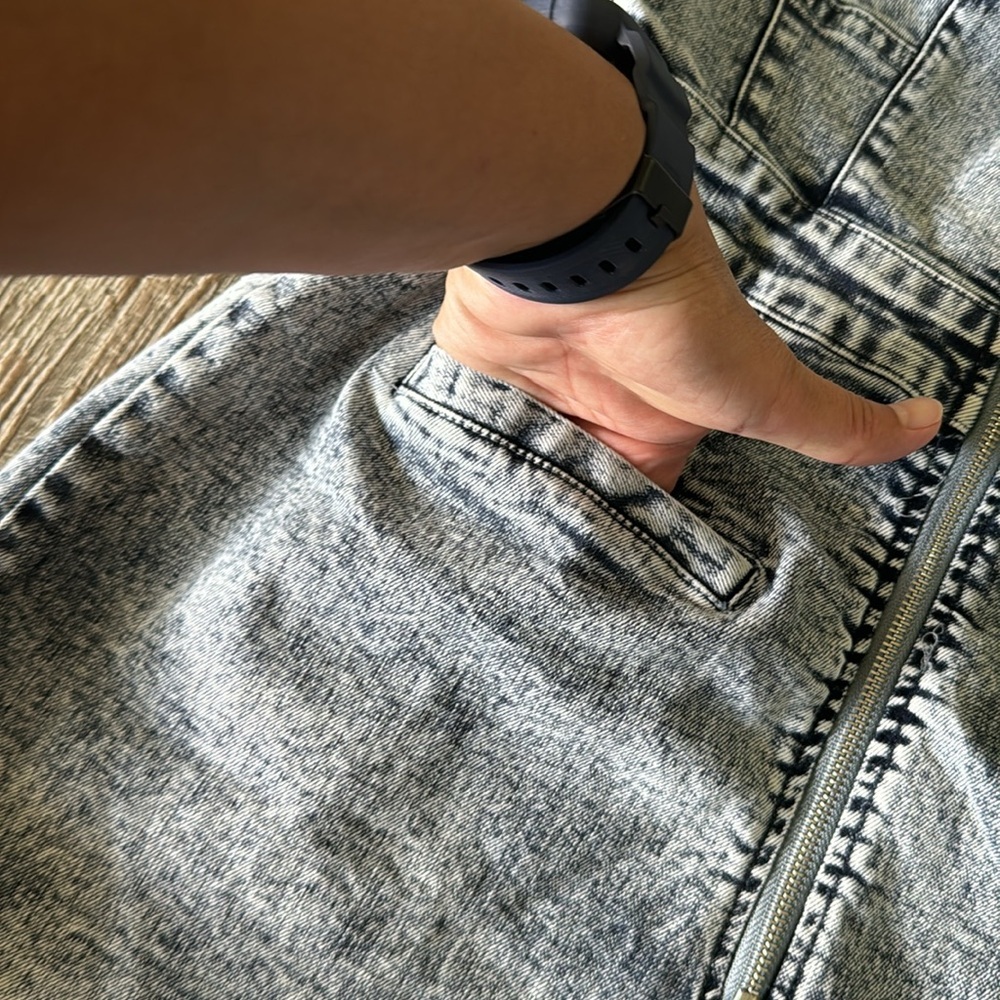 🌟LE LIS COLLECTION 🌟BEAUTIFUL 🌟JEAN OVERALL, SIZE SMALL - Picture 4 of 11